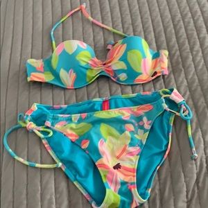 Tropical Victoria’s Secret swimsuit